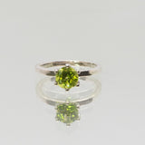 Une - Silver Peridot Solo Ring
