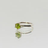 Une - Silver Peridot Solo Ring