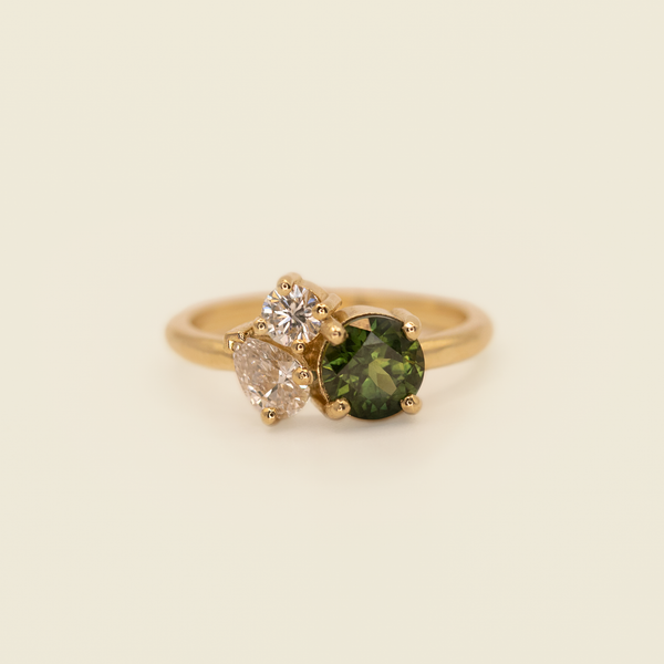 Comune - Bespoke - Green Sapphire And Diamond Ring