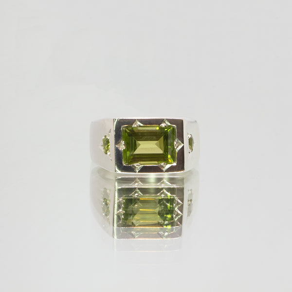 Une - Volume #1 - Signet #1 with 3 peridots