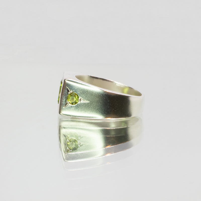 Une - Volume #1 - Signet #1 with 3 peridots
