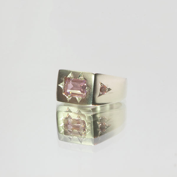 Une - Volume #1 - Signet #1 with 3 Pink Cubic Zirconias