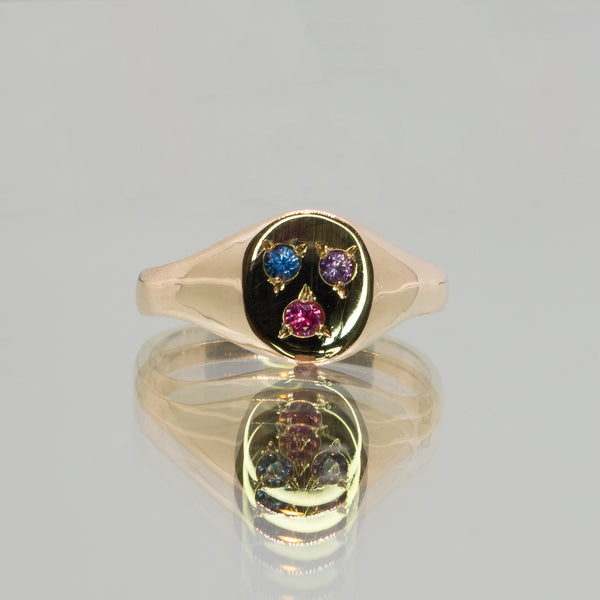 Une - Bespoke 9ct Yellow Gold Oval Signet with Sapphires