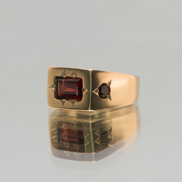 Une - Bespoke - Signet #1 with Garnets (9ct Yellow Gold)