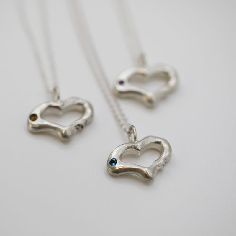 Une - Large Heart Necklace