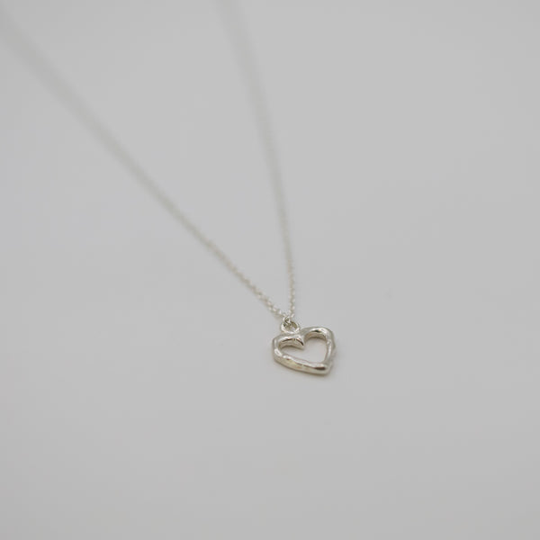 Une - Mini Heart Necklace