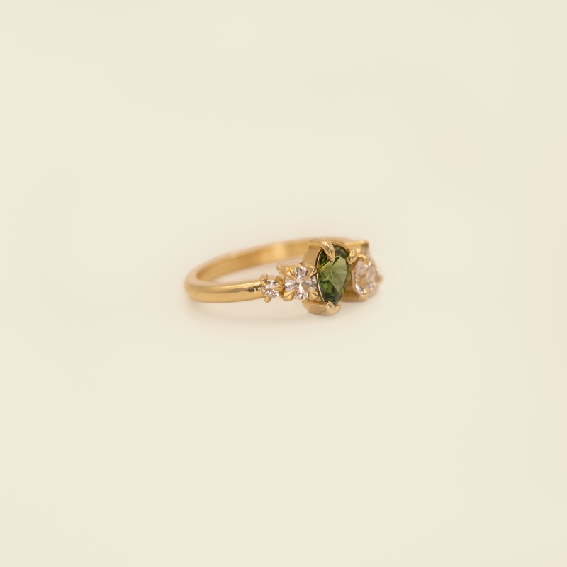 Comune - Bespoke - Diamond and Green Sapphire Cluster Ring 2