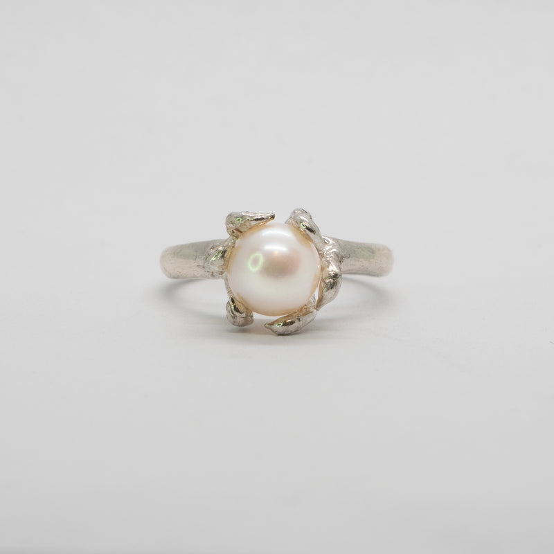 Sacreflux - Pearl Claw Ring