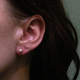Comune - Small Pearl Studs