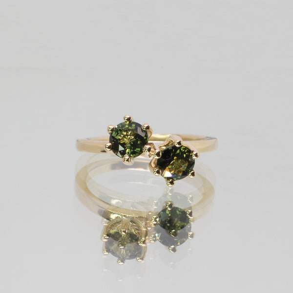 Une - Bespoke - Gold Twin ring with Teal Parti Sapphires