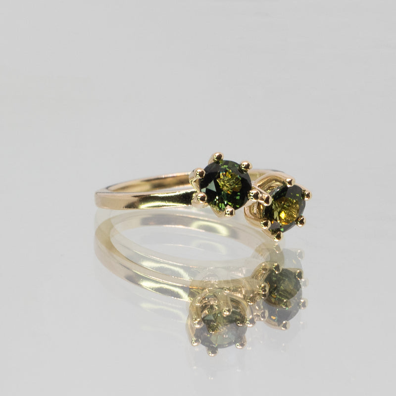 Une - Bespoke - Gold Twin ring with Teal Parti Sapphires