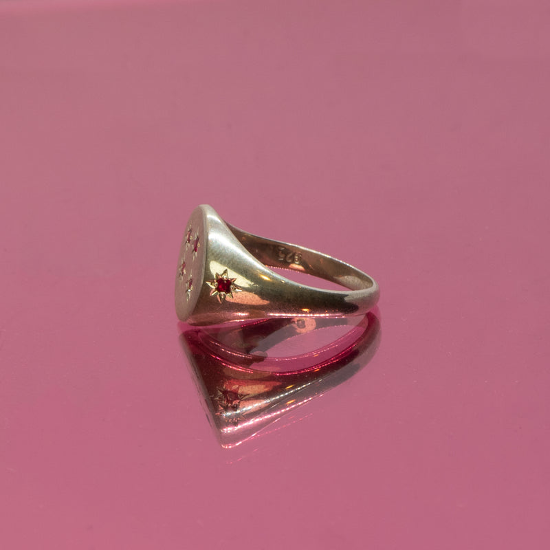 Une - Asteria - Garnet Ring